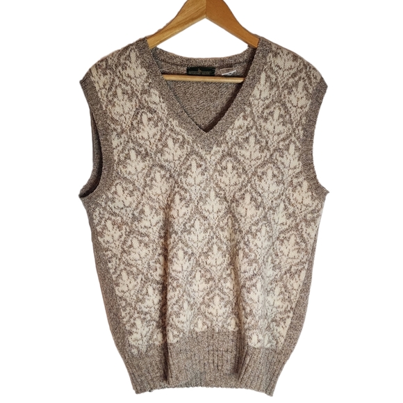 Sweaters - Vintage wool knit vest